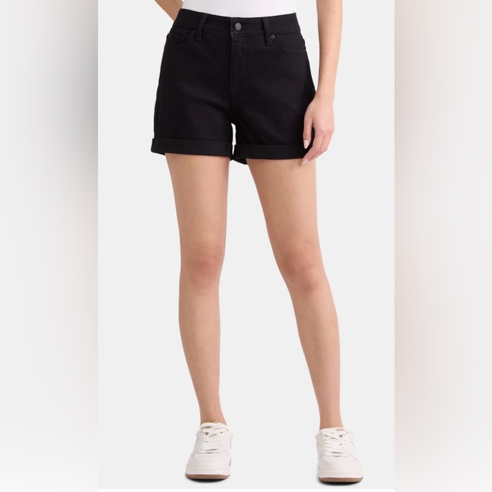 Time and Tru Women's Black Mid-Rise Denim Short, 4" Inseam